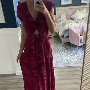 Key hole in front summer dress!